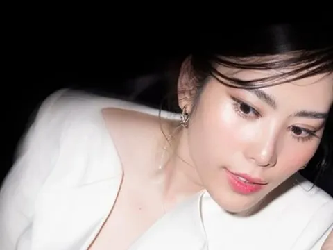 Chân dung nữ ca sĩ xinh đẹp từng mắc nợ 4 tỷ đồng, cật lực chạy show kiếm tiền