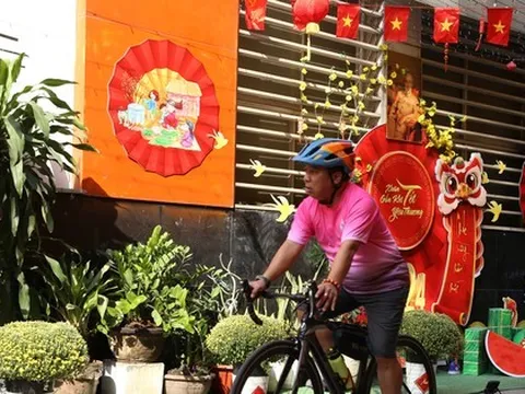 Những hẻm phố rực rỡ sắc xuân ở trung tâm TPHCM