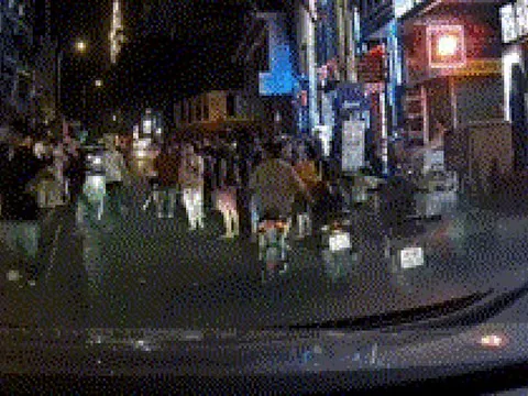 Hỗn chiến trước nhà hàng District K ở quận 1 - TP HCM