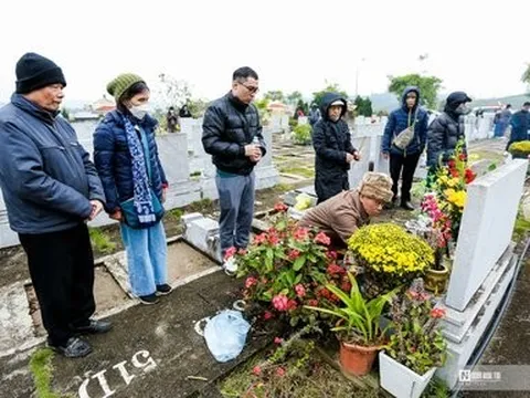 Người dân tất bật đi tảo mộ những ngày cuối năm