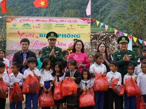 Xuân đến với bà con bản biên giới Quảng Trị