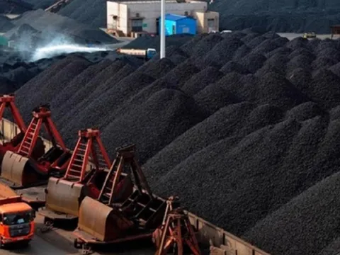 Năm 2023, nhập khẩu than tăng vọt