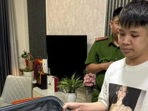 "Tú ông" điều hành đường dây diễn viên, ca sĩ bán dâm hoảng loạn, cắn cảnh sát khi bị bắt