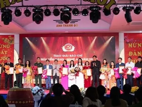 Phóng viên Tạp chí ĐS&PL đạt giải báo chí Búa liềm vàng Nghệ An 2023