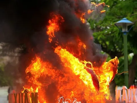 Khánh Hòa: Mô hình cá chép vượt vũ môn hóa rồng ở Nha Trang bốc cháy