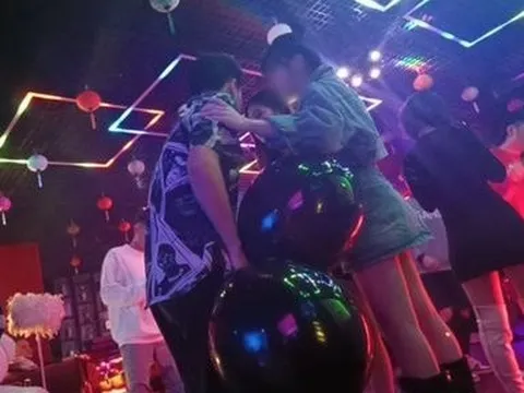 Hà Nội: Quán bar bán bóng cười diễn ra ngang nhiên, táo bạo