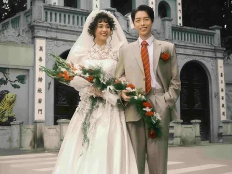 Đức Phúc tung ảnh "đám cưới thế kỷ" tại chùa Hà