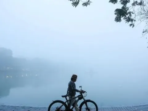 Chuyên gia lý giải nguyên nhân Hà Nội chìm trong sương mù dày đặc