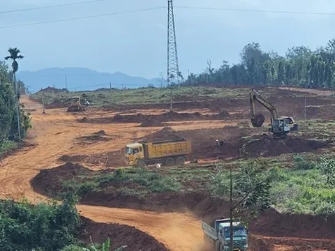 Khó hiểu việc chở đất từ dự án đường cao tốc sang dự án khác