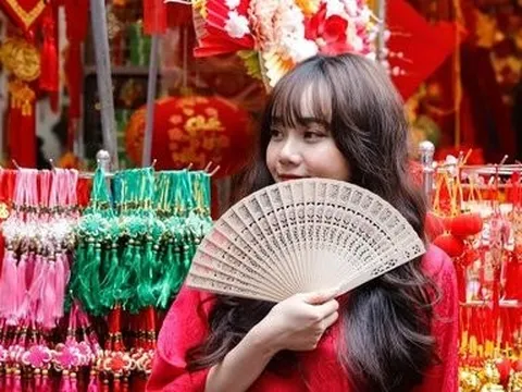 Không khí Tết ngập tràn trên phố cổ Hà Nội