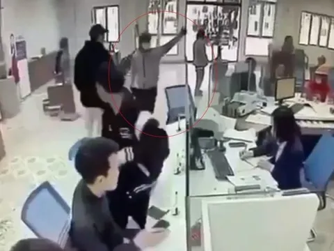 Cướp ngân hàng Nghệ An: Đối tượng cầm vật liệu nổ đe doạ nhân viên
