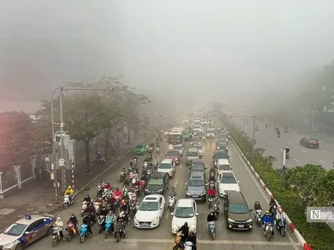 Hà Nội chìm trong sương mù, ảnh hưởng tới sức khỏe ra sao?