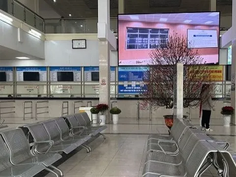 Bến xe ngày cận Tết, nhà xe dài cổ chờ khách