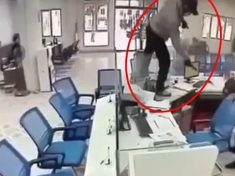 Công an Nghệ An phát thông báo truy tìm tên cướp ngân hàng