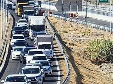 Nguyên nhân dòng xe ‘chôn chân’ nhiều giờ trên cao tốc Vĩnh Hảo - Phan Thiết