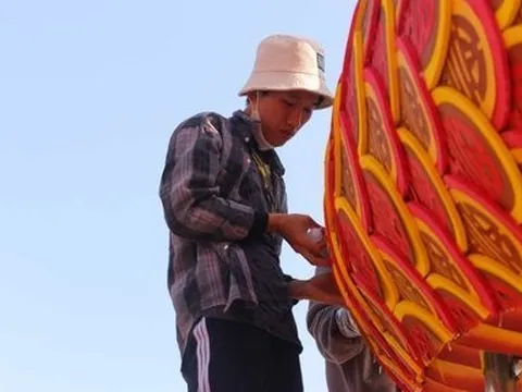 Sự tỉ mẩn trong quá trình tạo tác linh vật rồng ở Huế