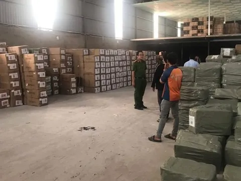 Long An: Phát hiện, tạm giữ gần 50 tấn mỹ phẩm không rõ nguồn gốc