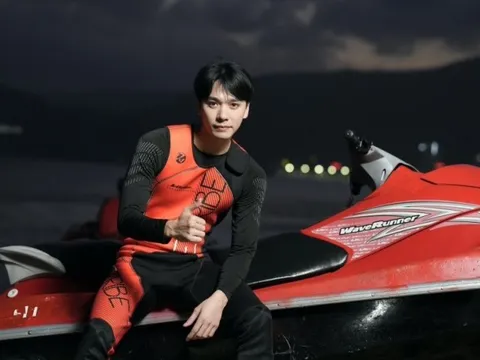 Mỹ nam của Tết ở làng địa ngục tham gia Toả sóng đam mê Aquabike