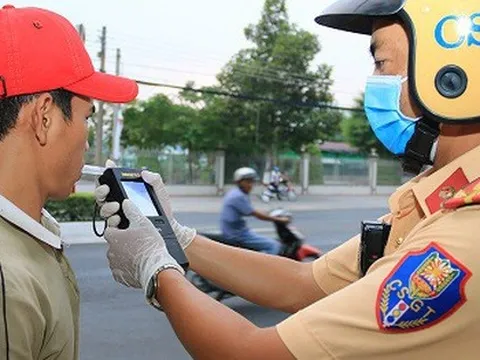 Uống rượu sau gần 1 ngày vẫn còn nồng độ cồn, bác sĩ nói gì?