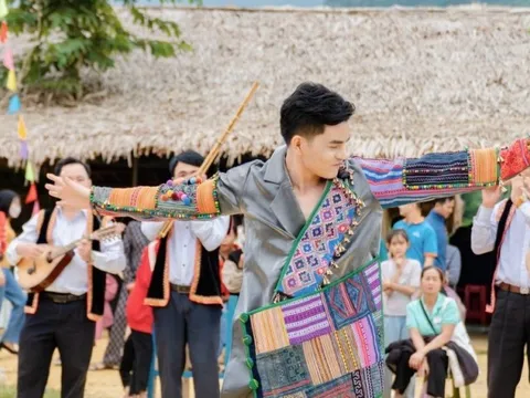 Sao Mai La Hoàng Quý ra mắt MV Vấn vương chợ tình