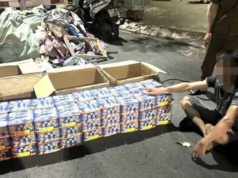 Tràn lan quảng cáo bán pháo trên mạng dịp cận Tết- Bài 2: Bắt nhiều vụ vận chuyển tinh vi