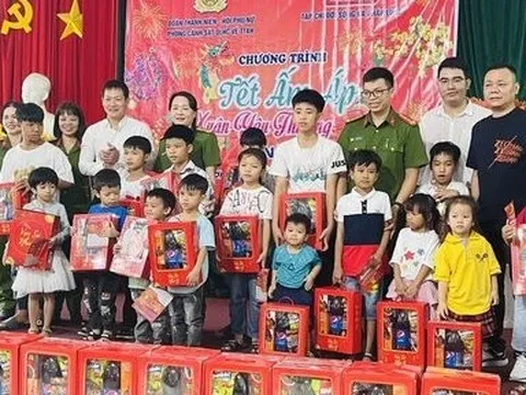 Mang Tết ấm đến trẻ em làng SOS Bình Định