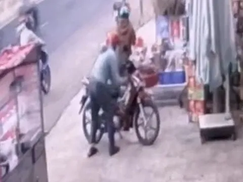 Bình Phước: Trộm liều lĩnh “đá nóng” xe máy trước cửa hàng tạp hóa