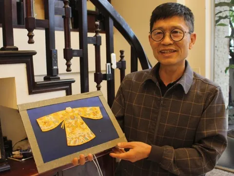 Nghệ nhân mang long bào Việt chinh phục thế giới