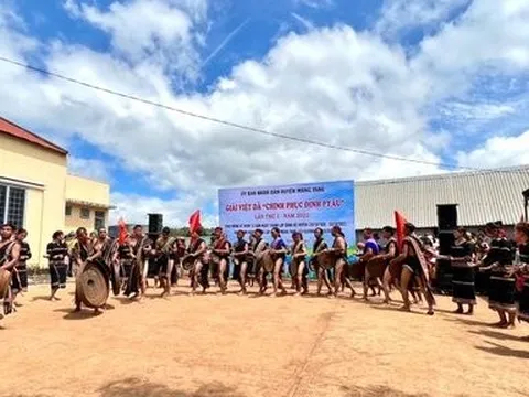 Chuyện mở đường, dẫn điện đến ngôi làng trên đỉnh núi Pờ Yầu