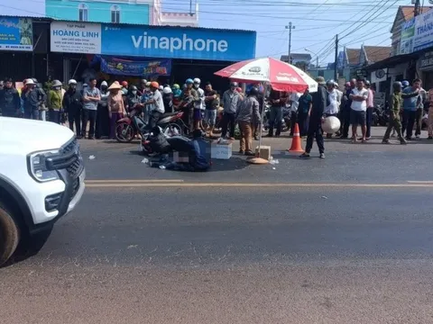 Người cha khóc nghẹn ôm thi thể con gái sau vụ tai nạn thương tâm