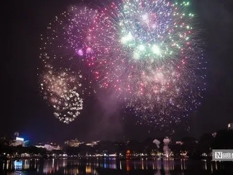 Mãn nhãn màn pháo hoa chào đón năm Giáp Thìn 2024