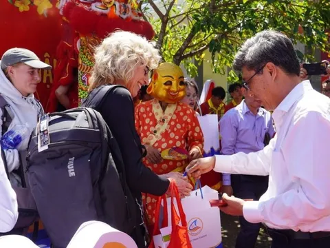 Hàng trăm du khách đến Bình Thuận nhân dịp đầu năm mới 2024