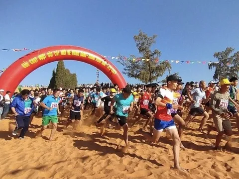 Bình Thuận: Sôi nổi tranh tài ở cuộc thi chạy vượt Đồi cát Mũi Né