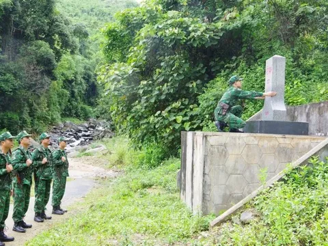 Bước chân âm thầm gác vùng phên dậu Tổ quốc