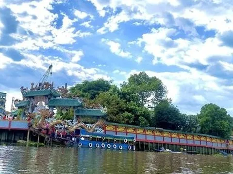 Đầu năm, chiêm ngưỡng linh vật rồng tại ngôi miếu gần 300 tuổi