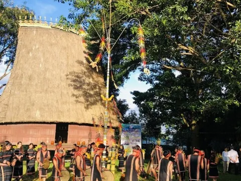 Ngôi làng trăm tuổi giữa lòng phố núi