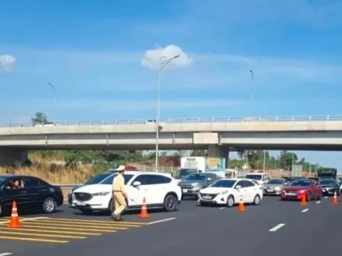 Đồng Nai: Người dân ùn ùn quay lại sau kỳ nghỉ Tết