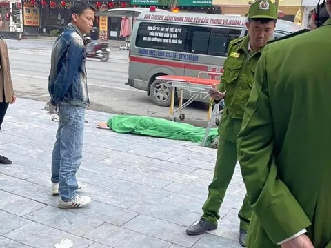 Nghệ An: Phát hiện thi thể người đàn ông trên vỉa hè