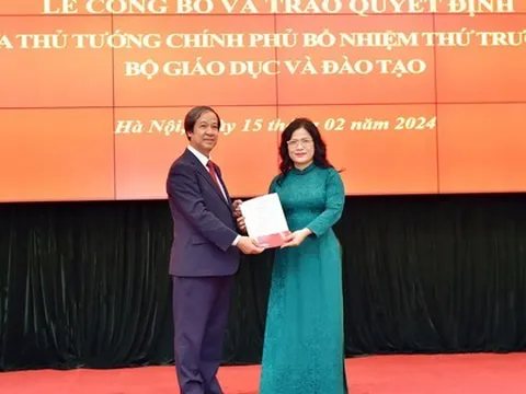 Trao Quyết định của Thủ tướng điều động, bổ nhiệm nữ Thứ trưởng