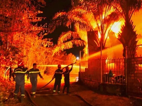 Điều tra vụ cháy lớn trong đêm ở Đồng Nai