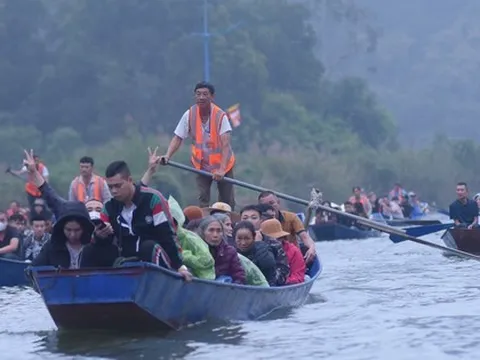 Lễ hội chùa Hương đón 3-4 vạn khách dịp cuối tuần