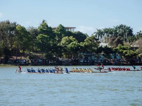 Đắk Lắk: Giải đua thuyền phải tạm hoãn do tay chèo tranh cãi 4 tiếng