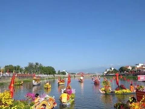 Khánh Hòa: Sôi nổi Lễ hội thuyền hoa và đua thuyền trên sông Dinh