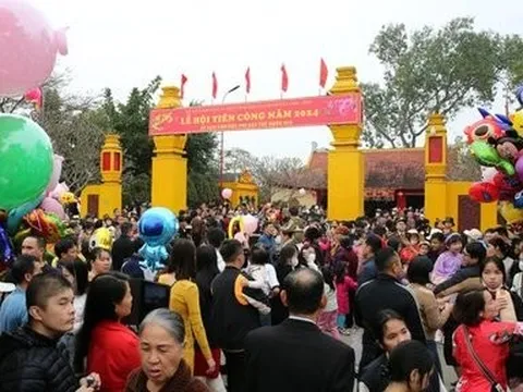 Quảng Ninh: Các cụ cao tuổi ngồi võng rước mừng thọ ở Lễ hội Tiên Công