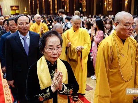 Hàng vạn du khách tham dự lễ khai hội Yên Tử năm 2024