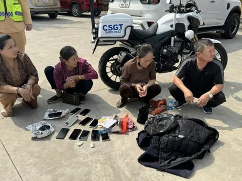 Bắt nhóm "nữ quái" chuyên móc túi tại lễ hội