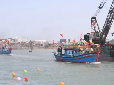 Các làng biển miền Trung nô nức ra quân đánh bắt hải sản đầu năm