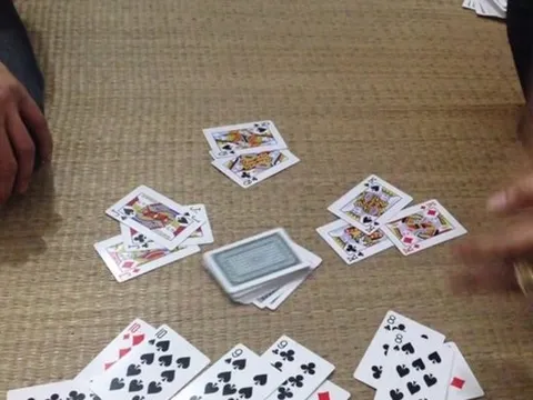 Đánh bạc bằng bánh kẹo, hạt dưa… rồi quy đổi ra tiền vẫn sẽ bị xử lý