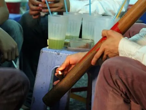 Bắt nam thanh niên lợi dụng bị hại say thuốc lào để chiếm đoạt tài sản