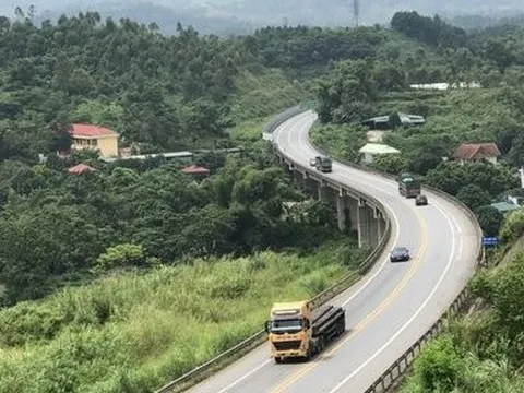 Không chỉ Cam Lộ - La Sơn, còn 4 tuyến cao tốc cũng chỉ có 2 làn xe